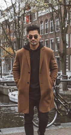 Indie Men’s Fall Outfits, Mens Coat Fashion, Men Styling Ideas, Men Boot Outfit, Outfits For Men In Their 30s, Pnw Aesthetic Outfits Men, Men’s Rocker Style, Brown Man Outfit, Hot Mens Fashion