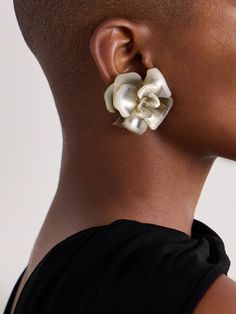 Oscar de la Renta's signature flowers are inspired by the blooming gardens kept by the house's late founder. These earrings are made from gold-tone metal that's topped with rubber and intricately carved to depict a pair of gardenias. The clip fastenings allow you to wear them without piercings. Luxury Flower Jewelry For Evening, Luxury Flower-shaped Jewelry For Evening, Luxury Flower-shaped Evening Jewelry, Luxury Silver Flower Diamond Earrings, Luxury Floral Earrings For Formal Occasions, Luxury Flower-shaped Formal Earrings, Luxury Flower Shaped Formal Earrings, Luxury Flower Earrings For Formal Occasions, Luxury White Flower Earrings For Formal Occasions