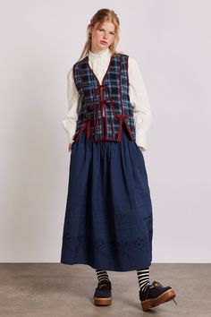 Midi Skirts For Fall, 100% Organic Cotton, Jean Skirt Work Outfits, Utility Wear Fashion, Little Women Outfit Ideas, Aw 2024 Fashion Trends, Scottish Women Fashion, Button Up With Skirt, Mid Size Skirt Outfit