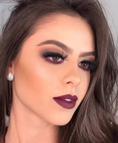 Christmas Makeup Simple, Glitter Shadow, Dramatic Eye Makeup, Natural Makeup Tutorial, Simple Eye Makeup, Dark Makeup, Christmas Makeup, Glam Makeup, How To Make Hair