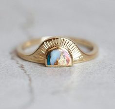 𝗖𝗘𝗟𝗜𝗡𝗘 𝗛𝗔𝗟𝗙 𝗠𝗢𝗢𝗡 𝗦𝗨𝗡𝗦𝗧𝗢𝗡𝗘 𝗥𝗜𝗡𝗚 Sunset engagement ring with a half-moon-cut oyster turquoise reminding us of the beauty of the sunrise or sunset. Bohemian sun band with a crescent-shaped gemstone of your choice and tiny sun rays detail. See set here: https://www.etsy.com/listing/713545786 Other stone options: https://www.etsy.com/de-en/listing/727406631/sunset-ring-sunstone-engagement-ring?click_key=83a36a6a329ae1b163f43c477e1a66aebed2d845%3A727406631&click_sum=2adc62cb&ga_search_query=half%2Bmoon%2Bsunstone&ref=shop_items_search_3&frs=1&crt=1&sts=1 IMPORTANT: each oyster turquoise half moon will look a bit different, each stone will have its own pattern  𝗗𝗘𝗧𝗔𝗜𝗟𝗦 𝗠𝗔𝗜𝗡 𝗦𝗧𝗢𝗡𝗘 𝗦𝘁𝘆𝗹𝗲: Solitaire 𝗚𝗲𝗺𝘀𝘁𝗼𝗻𝗲: oyster turquoise or other 𝗖𝗼𝗹𝗼𝗿 Eclectic Wedding Ring, Funky Engagement Rings, Artsy Engagement Rings, Sunset Ring, Turquoise Engagement Ring, Bohemian Style Rings, Bohemian Sun, Boho Wedding Ring, Boho Engagement Ring