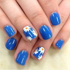 Spring Nail Colors Blue, Blue And Flower Nails, Blue Nails With White Flowers, Aug Nails, Spring Flower Nail Designs, Blue Nails With Flowers, Spring Gel Nails Ideas, Spring Nails Blue, Summer Gel Nails