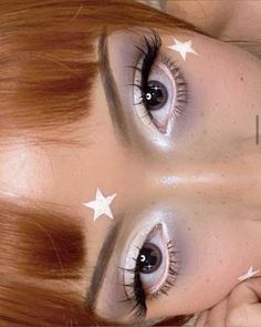 Cute Makeup Inspiration, White Winter Makeup, Dots On Face Makeup, White Waterline Makeup, Maquillage Euphoria, Star Makeup Y2k, Unique Makeup Ideas Creative, Liner Makeup Looks, Makeup Ideas Y2k