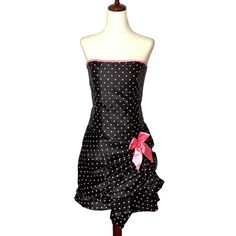 Stunning gathered strapless mini dress with bow, excellent condition; vintage Junior size 7, fits mannequin (size 2/4, B/C cup). Questions? Leave a comment below! Mini Dress With Bow, Dots Outfit, Polka Dots Outfit, Bubble Dress, Jessica Mcclintock, C Cup, Gunne Sax, Strapless Mini Dress, Star Girl