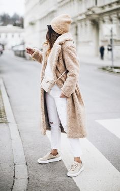 Teddy Coat Outfit, Camel Coat Outfit Casual, Camel Coat Outfit, Diy Outfits, Fall Fashion Coats, Tan Coat, Chic Winter Outfits, Snow Bunny, Beige Coat