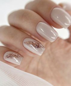 Pearl And Gold Nails Design, Pearl Nails With Gold Flakes, Pearl Shellac Nails, Gelish Curls And Pearls, Light Gold Shimmer Nails, Make Up Yeux, Cool Nails, Summer Nail Designs, Spring Acrylic Nails