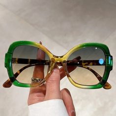 Frame Color: Multicolor (Green, Brown, Clear). Shape: Butterfly Shaped Frame. Material: Pc New In Box. Never Worn. Fashion Glasses Not For Prescription Use. Boho Sunglasses, Oversized Fashion, Round Sunglasses Vintage, Oversized Round Sunglasses, Ombre Fashion, Sunglasses Women Fashion, Moda Chic, Fashion Glasses, Oval Sunglasses