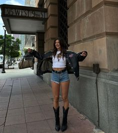 Black Cowboy Boots Outfit, Country Concert