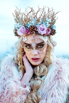 Carnaval Diy, Forest Christmas, Headpiece Diy, Winter Parties, Christmas And Winter, Photographie Portrait Inspiration, Fantasy Costumes, Crown Headband, Fairy Costume