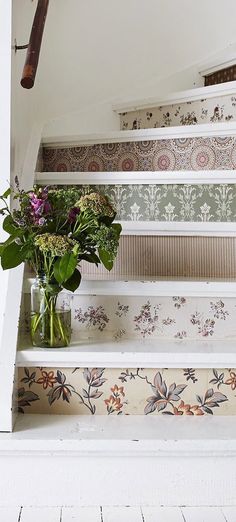 the stairs are decorated with wallpaper and flowers