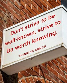 a sign on the side of a building that says don't arrive to be well - known, strive to be worth kw