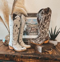 Cowhide Cowgirl Boots, Cowhide Cowboy Boots, Womens Cowhide Boots, Black Slip On Boots Outfit, Cowhide Boots Women, Black And White Cowgirl Outfit, Cow Hide Boots, Cowhide Boots Outfit, Boot Poses