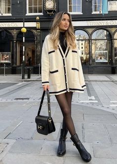 London Afternoon Tea Outfit, Warm Cardigan Outfit, Brunch Outfit Fall, Brunch Outfits Fall, Casual Brunch Outfit, University Outfit, Estilo Indie, Europe Outfits, Winter Fashion Outfits Casual