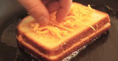 We all thought we knew how to construct a solid grilled cheese sandwich. But, after witnessing this man's brilliant method, we realized how wrong we were. This is incredible! Ultimate Grilled Cheese, Perfect Grilled Cheese, Making Grilled Cheese, Cheese Sandwich Recipes, Best Grilled Cheese, Grilled Cheese Sandwiches, Deli Sandwiches, Food Wishes, Cheese Sandwich