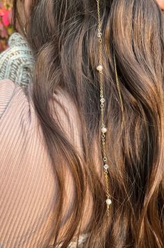 Channel your inner ocean princess with this mermaid-inspired hair chain. The easiest way to spruce up any hairstyle! Style with braids, curls, buns, bandanas! The possibilities are endless, and these chains are so elegant. Made with freshwater pearls, bicone crystals and 14k gold plated or sterling silver chain + findings.  > this is a double chain hair charm! when ordering, order the length you want the longest (pearl/crystal) strand to be! the second strand will be adjusted to compliment the length you've chosen! :)  all hair charms are now made with weft clips! If you'd prefer a lobster clasp just leave a note when placing your order! weft clips are available in multiple colors to suit all hair types! choose between black, dark brown, light brown, or white!! pls specify which color you' Sea Hair, Bob Hair Color, Hair Chain, Hair Charms, Hair Chains, Hippie Hair, Mermaid Inspired, Tone Hair, Pearl Crystal