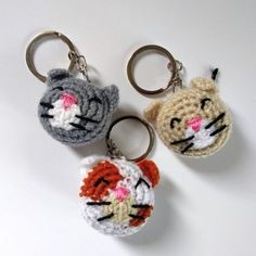 Kitty Keychain - Derpy Monster - Crochet Kitty Keychain - Free Pattern Crochet Keychain Free, Crochet Keychain Ideas, Crochet Tea Cup, Crochet Kindness, Peacock Crochet, Keychain Ideas