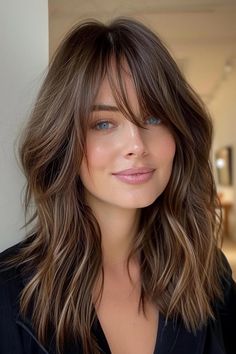 Curtain Bangs: 62+ Looks für runde Gesichter - hairtastic.de Bangs And Long Bob, Shaggy Long Bob With Bangs, Long Bob Pony, Bob Haircut With Long Bangs, Shaggy Bangs Long Hair, Long Bob Mit Pony, Curten Bangs, Long Bob Haircuts With Bangs, Long Bob Bangs