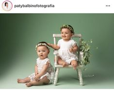 Twins Photoshoot Ideas 1 Year, Twins Photoshoot Ideas, Twin Baby Photography, Photography Assistant, Twins Posing, Twin Pictures