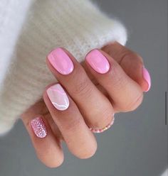 Get ready for the winter season with trendy winter nail designs for short nails! Discover the best short winter nail ideas, winter nail trends, and create a stylish manicure. From simple everyday manicures to stunning festive nail designs, we've got you covered! Light Colored Nails, Colored Nail Tips, Milky Nails, Nagel Tips, Get Nails, Nail Accessories