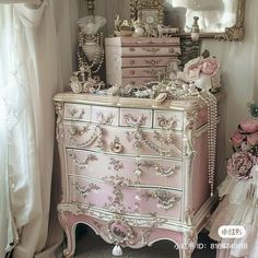 Old Money Interior Design, Old Money Interior, Royal Room, Dream Bedroom Inspiration, Feminine Bedroom, Classy Bedroom, Princess Room, Girly Room, Cute Bedroom Decor