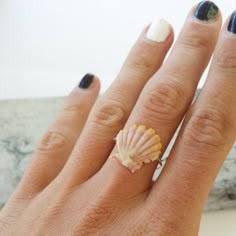 Sunrise Shell, Jewelry Ocean, Beach Stuff, Shell Crafts Diy, Diy Jewlery, Mermaid Jewelry, Aloha Hawaii, Jewellery Brand, Heart Fashion