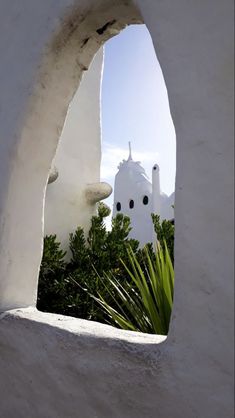 an arch in the side of a white building