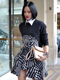 Tiffany Hsu Style, Black And White Fashion Outfits, Street Styles 2023, High Fashion Goth, Black And White Street Style, Rok Midi, Sandal Tali, Black And White Fashion