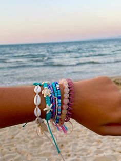 Beachy Bracelets, Bracelet Stand, Tropical Jewelry, Preppy Jewelry, Bracelet Craft Diy, Gold Girl, Summer Bracelets