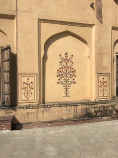 an ornately decorated wall on the side of a building with arched doorways and windows