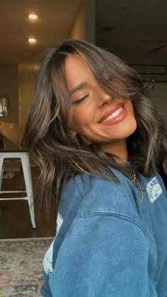 Rambut Brunette, Winter Hair Color, Mid Length Hair, Her Eyes, Winter Hairstyles, Brunette Hair Color