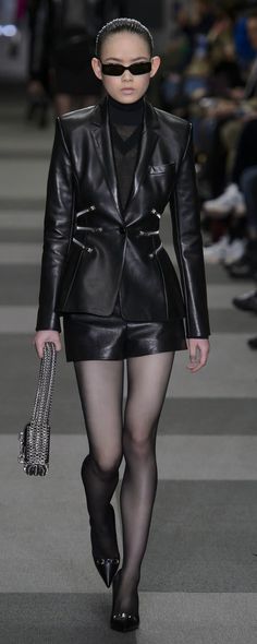 Alexander Wang Runway, V Dress, Trendy Skirts, Fashion Victim, Winter Trends, Black Excellence, Fall 2018, Best Ideas, New Ideas