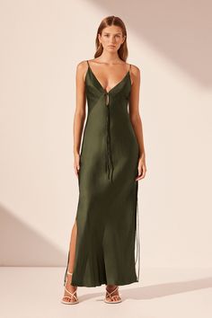 Plunged slip tie maxi dress in a LENZING ™ ECOVERO ™ Viscose with a luxurious matte finish. Olive Green Bridesmaid Dresses, Green Dress Outfit, Tan Wedding, Joy Dress, Fall Bridesmaid Dresses, Tie Maxi Dress, Olive Green Dresses, Green Dresses, Shona Joy