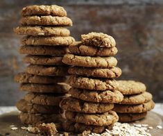 These iconic Australian biscuits recipes will take you back in time - from Anzac biscuits, to Garibaldi biscuits, mint slice, Monte Carlos and more! Kingston Biscuits, Homemade Shortbread, Picnic Desserts, Cinnamon Biscuits, Tea Biscuits, Australian Food, Slices Recipes, Homemade Biscuits