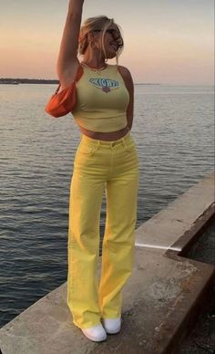 Wide Leg: O modelo do momento Nails Home, Foto Tips, Yellow Outfit, Looks Street Style, Causual Outfits, Mode Inspo, Sochi, Plus Size Lingerie, Dress Plus Size