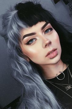 Half And Half Hair, Split Dye, Split Dyed Hair, Hair Dye Ideas, Hair Streaks, Split Hair, Hair Dye Colors, Hair Inspo Color, Cool Hair Color