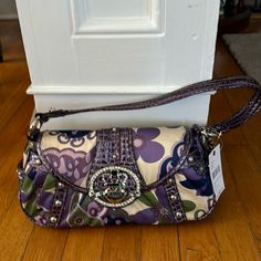 Kathy Van Zeeland Shoulder Bag. Smoke Free Home. Nwot. Kathy Van Zeeland Handbags, Kathy Van Zeeland, Aesthetic Shoes, Pretty Bags, Pretty Stuff, Suitcases, Dress Accessories, Color Purple, Shoulder Bags