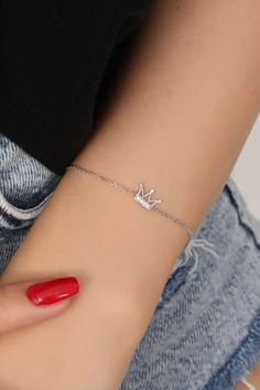 This glamorous and genuine silver crown dainty bracelet sits on a simple, dainty chain. This simple bracelet is perfect for everyday wear and evening events. It is also a perfect piece for layering bracelets. You are sure to stand out in this beautiful luxury looking bracelet! :)     Hypo-allergenic, lightweight and minimalist.  That jewelry would make a perfect gift for the woman 💖🎁 💫Listing is for a silver queen crown bracelet. 💎Made with 925 Sterling Silver and there are Zircon gem stones Sterling Silver Charm Bracelet For Party, Minimalist Sterling Silver Bracelets For Party, Dainty Sterling Silver Chain Bracelet For Party, Minimalist Cubic Zirconia Bracelets For Party, Delicate Silver Chain Bracelet For Party, Everyday Silver Cubic Zirconia Diamond Bracelet, Sterling Silver Crown Jewelry, Minimalist Charm Bracelet For Parties, Minimalist Sterling Silver Chain Bracelet For Party