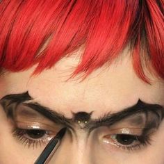 Bat-shaped eyeshadow makeup look (credit to original MUA) Kate Kane, Halloweenský Makeup, Permanente Make-up, Funky Makeup, Alt Makeup, Dope Makeup, Fx Makeup, Goth Makeup, Sfx Makeup