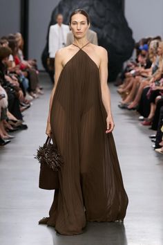 Michael Kors Collection Spring 2025 Ready-to-Wear Collection | Vogue Maxi Styles, Michael Kors Collection, Fashion Inspiration Design, Casual Chic Style, Trending Dresses, New York Fashion Week, Formal Wear