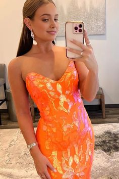 فستان طويل للحفلات الراقصة ذو ترتر برتقالي لامع وأربطة على شكل قلب Prom Dress Tight, Orange Mermaid, Lace Up Back Dress, Sweep Train Prom Dress, Mermaid Sweetheart, Sparkly Prom Dresses, Dress Display, Prom Dresses With Pockets, Dress Tight