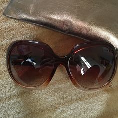 Tinted. No Brand. Brown Gradient Sunglasses For Spring, Classic Brown Sunglasses For Spring, Brown Tinted Sunglasses For Spring, Chic Brown Sunglasses For Summer, Brown Sunglasses For Beach In Spring, Chic Brown Sunglasses For Fall, Brown Sunglasses For Summer Beach Wear, Brown Sunglasses For Summer Beach, Brown Summer Sunglasses For Beach