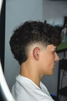 Burst Fade Mohawk Curly Hair, Burst Fade Mohawk, Young Men Haircuts, Mohawk Haircut, Mohawk Hairstyles Men