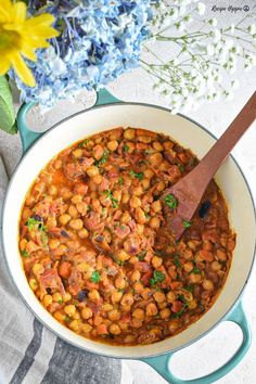 the recipe for make ahead freezeable coconut curry chickpeas is shown in a pan