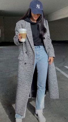 Winter Dc Outfit, New York Outfits November Women, New York Fall Outfits Women, New York Winter Aesthetic Outfits, City Girl Outfits Winter, New York Outfits Fall Street Styles, Nyc December Outfits Street Style, Portland Oregon Outfit Winter, Nyc January Outfit