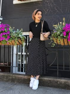 Long Skirt Outfit Ideas, Casual Long Skirt, Long Skirt Outfit, Hijab Fashion Summer, Skirt Outfit Ideas, Mode Turban, Modesty Outfits, Modest Fashion Hijab, Muslim Outfits Casual