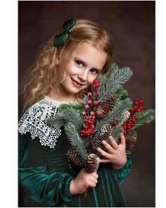 Family Portrait Outfits, Minimalist Christmas, Christmas Minis, Studio Portraits, Children Photography