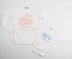 "Is someone getting a brand new sibling soon? These shirts make a fun birth announcement photo, and help big bro or big sis get excited and proud of their new responsibilities. You can customize your shirts with names, or leave unpersonalized. You can also choose between long or short sleeves, for whatever time of year the new baby is due to arrive. The tees (18M and up) and bodysuits (3M- 12M) are 100% interlock cotton and super soft to wear. Our outfits are completely machine washable and drye Pink Long Sleeve Top For Gender Reveal, Family Matching Long Sleeve Tops For Gender Reveal, White Long Sleeve Tops For Gender Reveal, Birth Announcement Photos, Pregnancy Reveal Shirt, Lil Bro, Big Brother Shirt, New Sibling, Brother Shirts