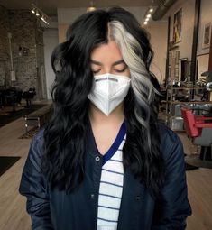 23 Most Exciting Two-Toned Hair Trends To Try ASAP Black Hair Blonde Money Piece, Red Highlights In Brown Hair, Western Hair, Toned Hair, Two Toned Hair, Black Wavy Hair, Blonde Streaks, Side Part Hairstyles