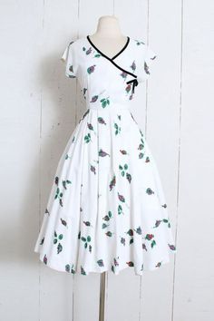 50s Outfit, Gaun Abad Pertengahan, 1950s Dresses Vintage, 50s Outfits, Vintage 1950s Dress, Robes Vintage, Vintage 1950s Dresses, Cute Prom Dresses, Vestidos Vintage