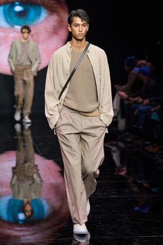 Giorgio Armani Fall 2024 Menswear Fashion Show | Vogue Winter 2024 Fashion Trends, Winter 2024 Fashion, Italian Mens Fashion, 2024 Fashion Trends, Fall Winter 2024, Mens Fall